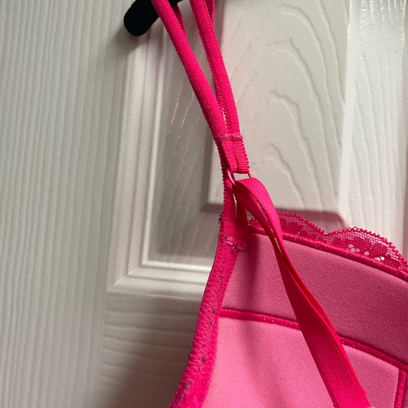 EUC Victoria’s Secret Size 36C hot pink lace bra. Very comfortable and cute - Picture 5 of 6